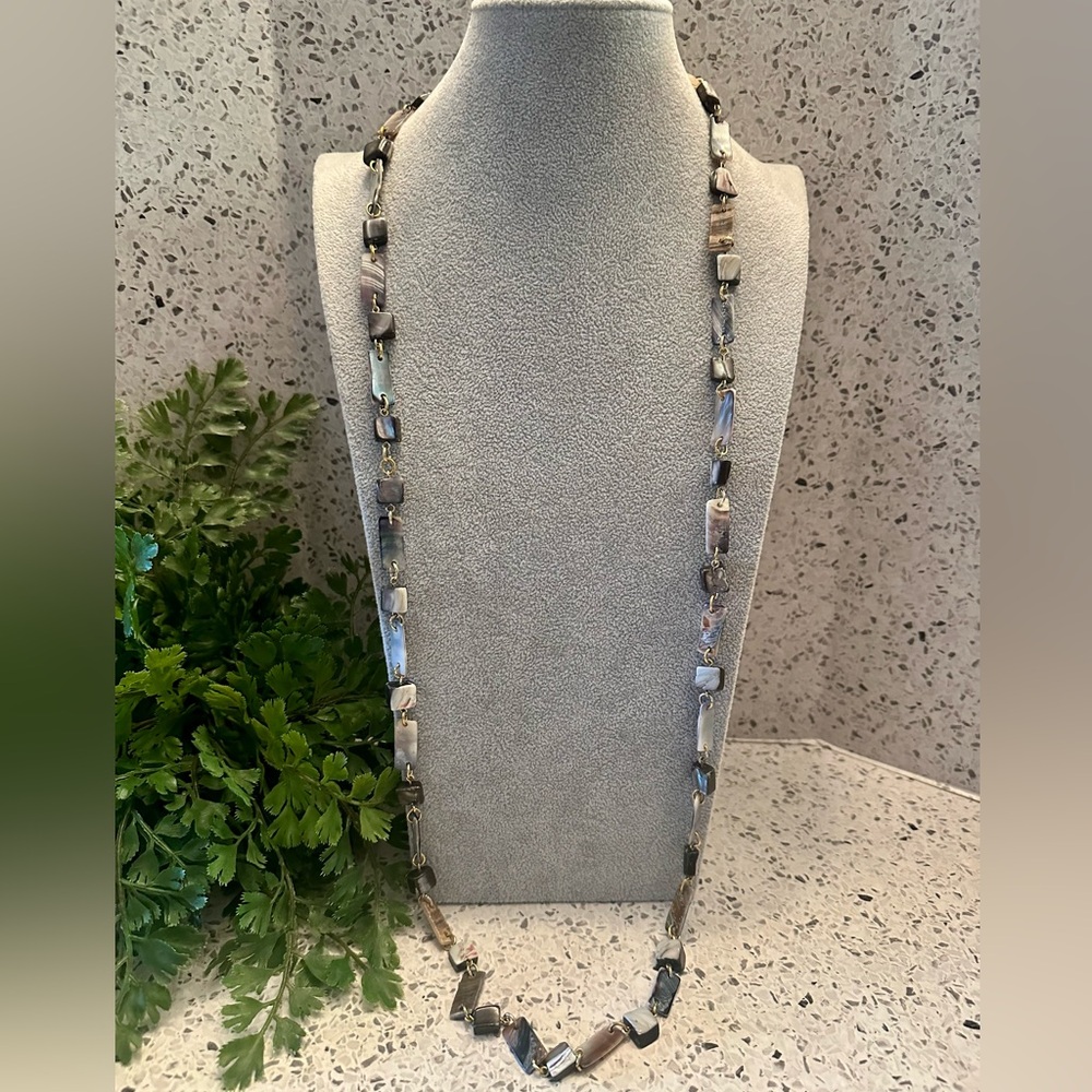 Shell segments necklace - Picture 3 of 5